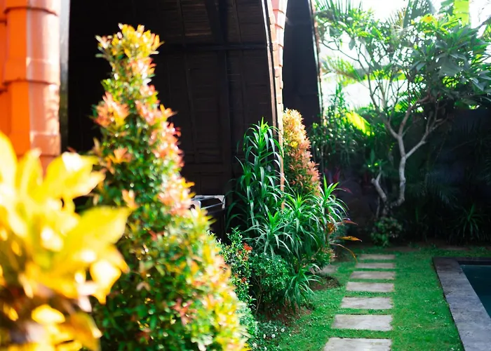 Lumbung Sari - Tropical Balinese Experience فيلة *